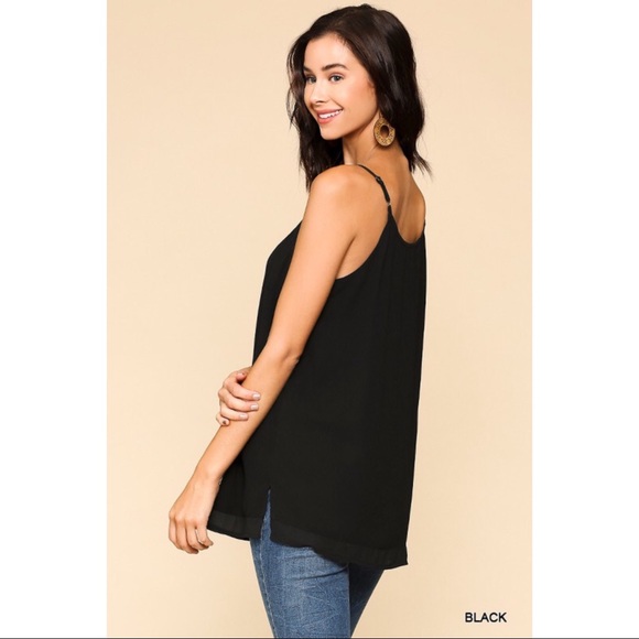 V-neck cami in black. Sheer trim. M - Picture 7 of 8